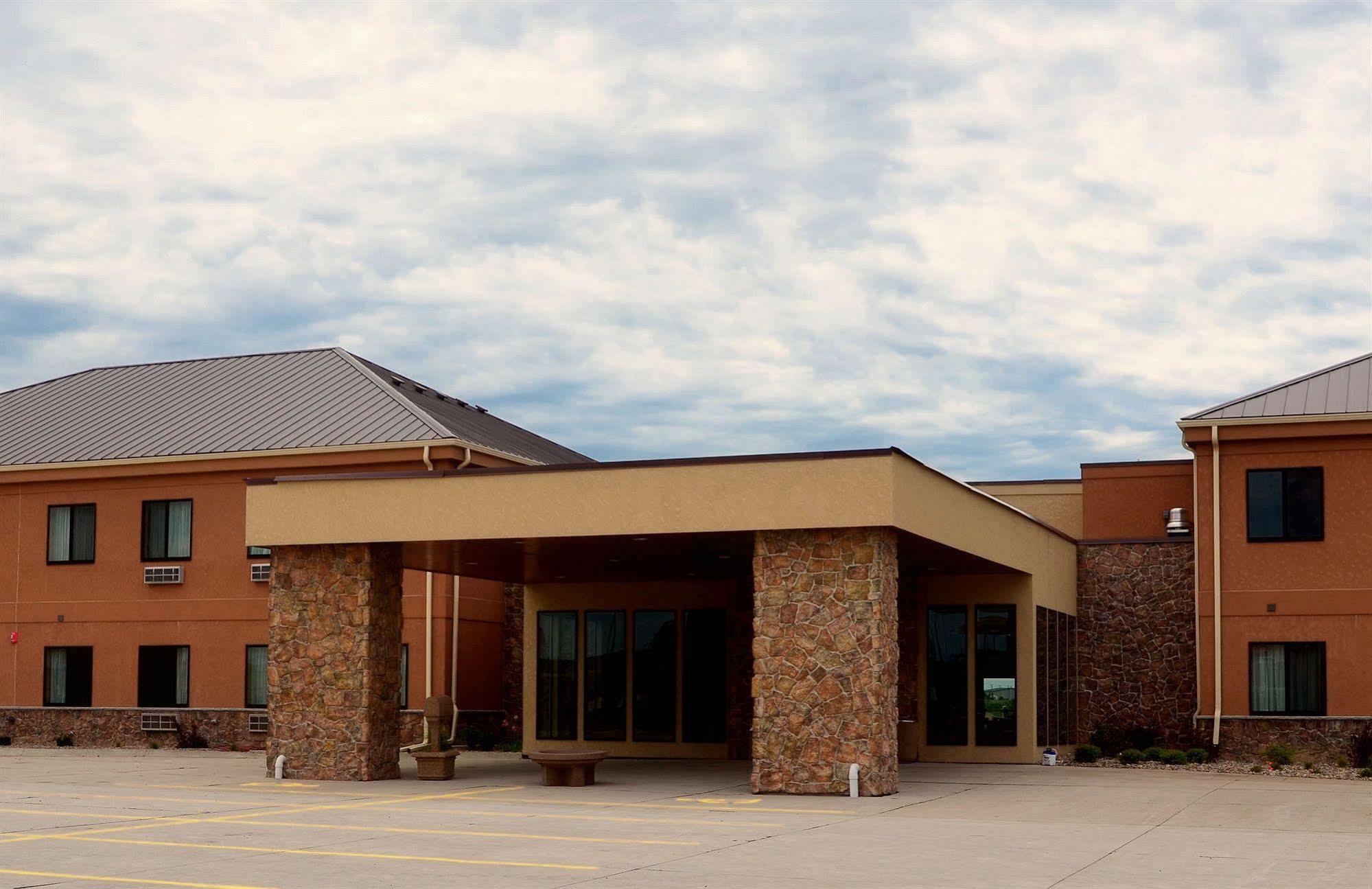 Cobblestone Inn & Suites - Newton Exterior photo